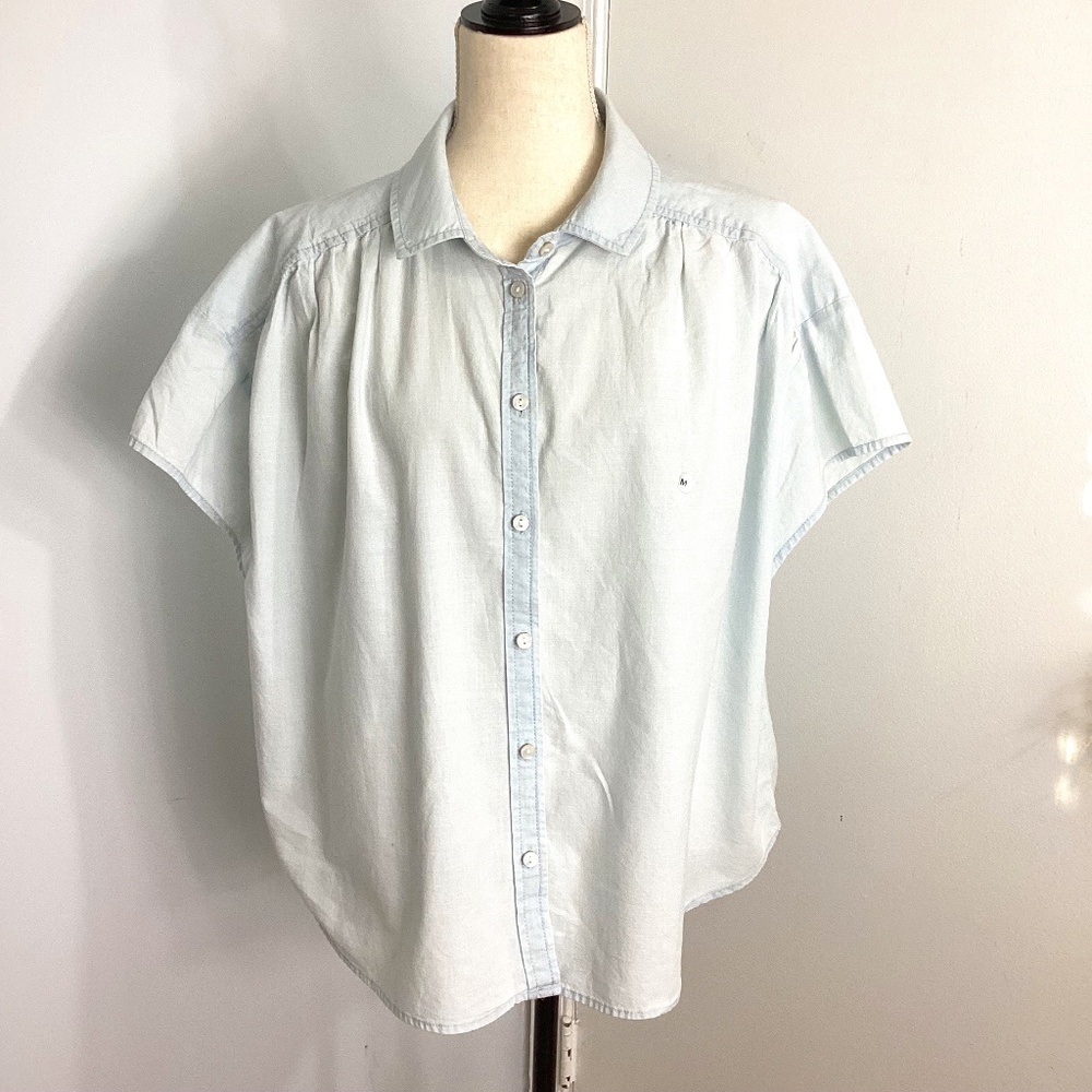 NWT AMERICAN EAGLE SIZE MEDIUM LIGHT BLUE DENIM SHIRT RELAXED FIT CAP SL…